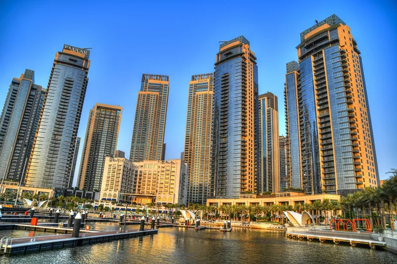 Набережная Dubai Creek Harbour с мариной и современными жилыми небоскребами