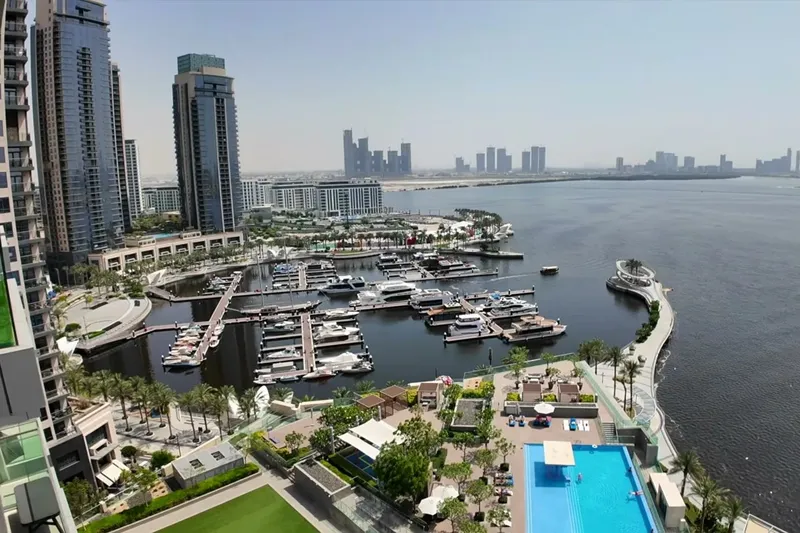 Причал для прогулочных судов и яхт в гавани Dubai Harbour