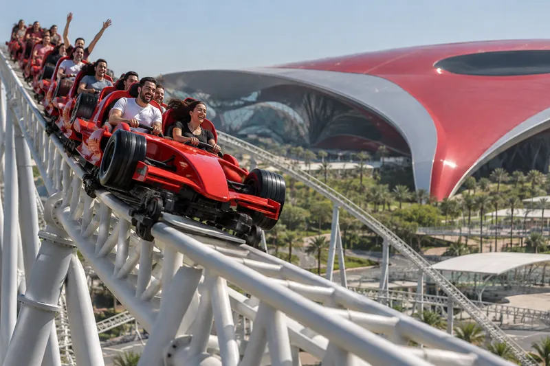 Американские горки Ferrari World Abu Dhabi в тематическом парке