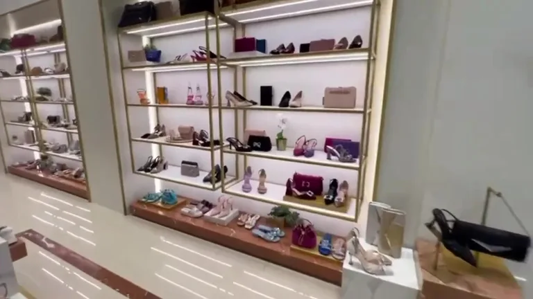 Вид на Двбаи Хиллт Малл — маршрут по знаковым местам Дубая.