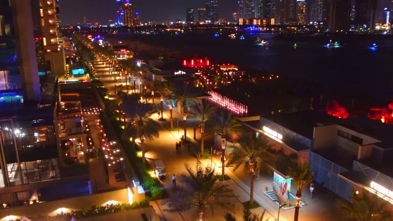 Вид на Авса Ткйпоол — маршрут по знаковым местам Дубая.