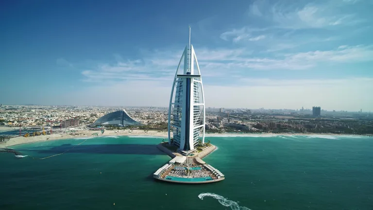 Вид на Бурдж-Халифа — маршрут по знаковым местам Дубая.