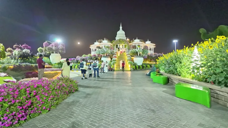 Парк цветов Miracle Garden: Сезон работы и экспозиции