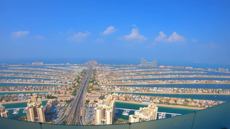 Вид на Авса Ткйпоол — маршрут по знаковым местам Дубая.