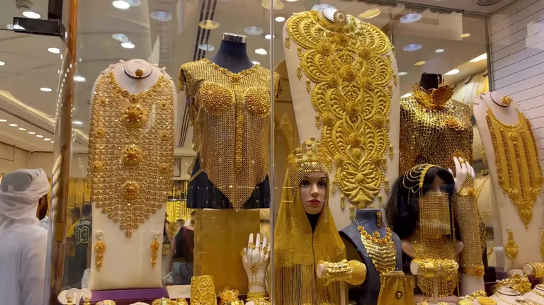 Вид на Голд Товк — маршрут по знаковым местам Дубая.