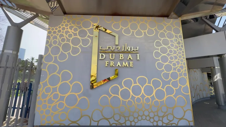 Dubai Garden Glow и Dinosaur Park: Магия огней в Забиль Парке