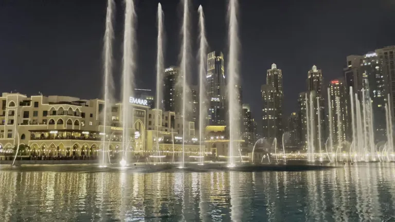 the dubai fountain в Дубае.