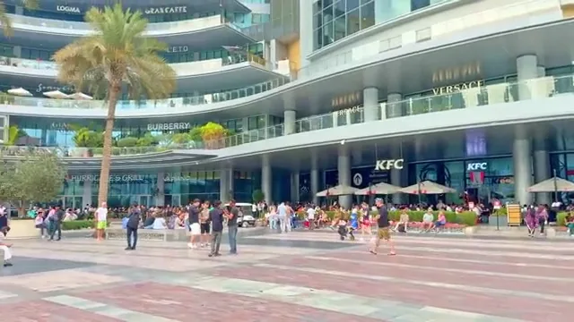 Развитая инфраструктура и близость к воде делают этот район удобным для проживания путешественников.