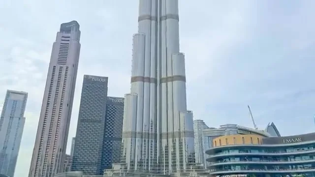 Район Дубай Марина известен своей живописной набережной, пристанью для яхт и плотной высотной застройкой.