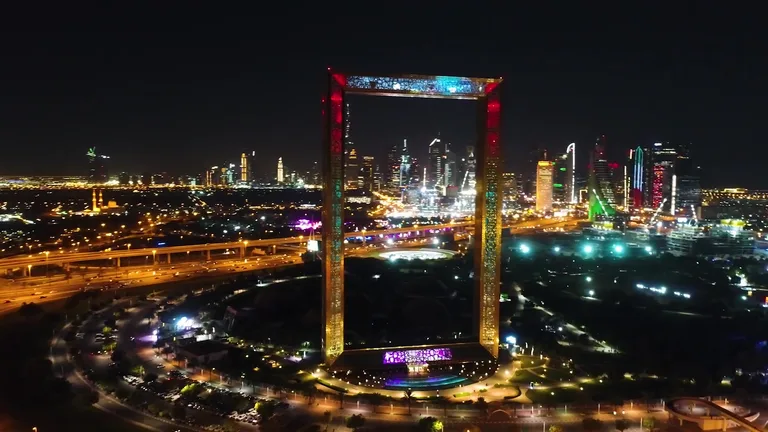 Вид на Дубайская рамка — маршрут по знаковым местам Дубая.