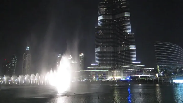 the dubai fountain в Дубае.