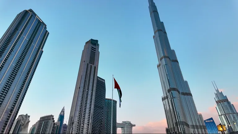 Дубай Марина — 4. Финансы, связь и законы: Памятка туристу из РФ (Весна-Лето 2026).