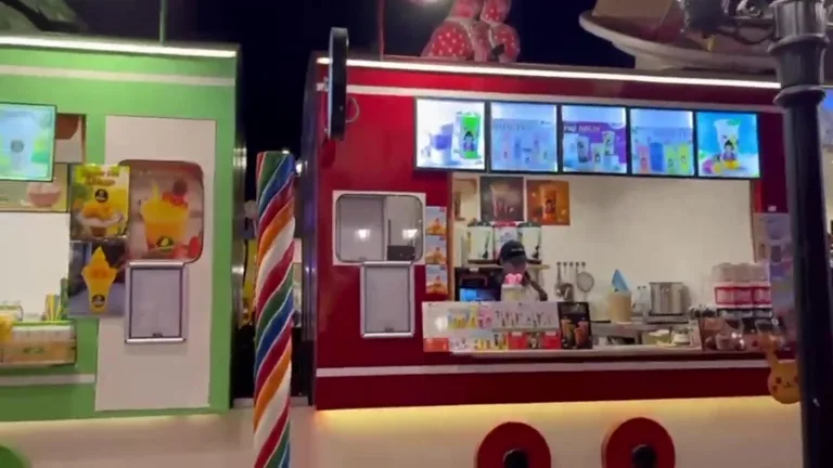 Сезонная ярмарка Global Village открыта для посещения в Дубае в прохладные месяцы года.