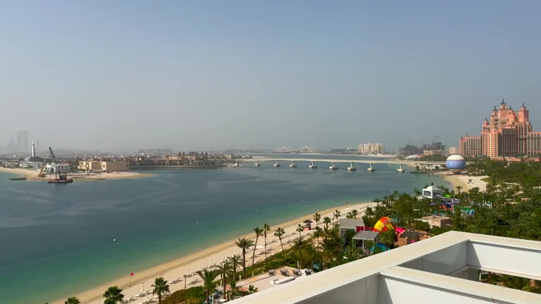 Лучшие аквапарки Дубая: Aquaventure или Wild Wadi?