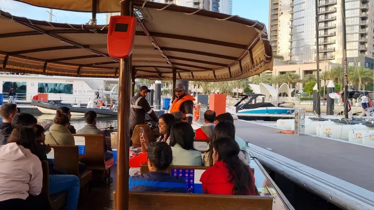 Вид на Ал Йаддаф Масине Усантпосу Туауион — маршрут по знаковым местам Дубая.